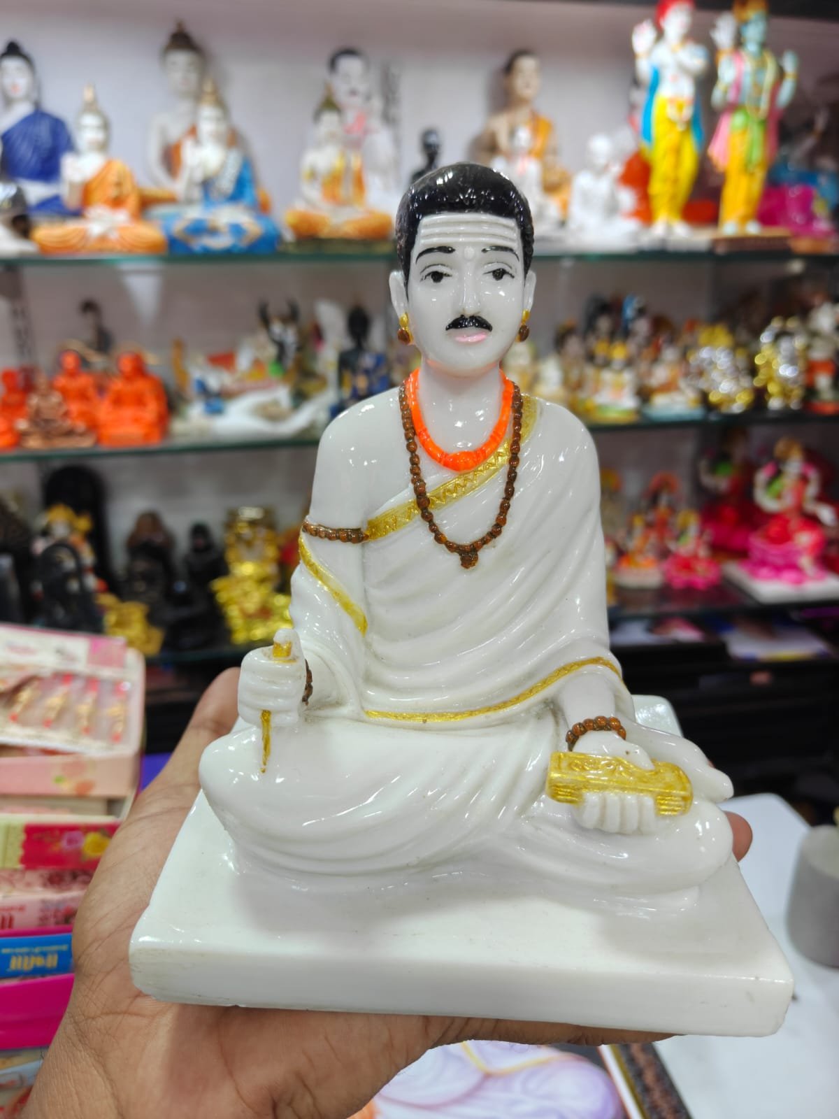 Idols & Statues 60